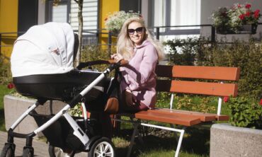 Anžela Adamovič: „Gimdymo metu tarp sąrėmių spėjau pasidažyti“