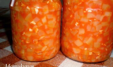 Cukinijų su česnaku mišrainė žiemai
