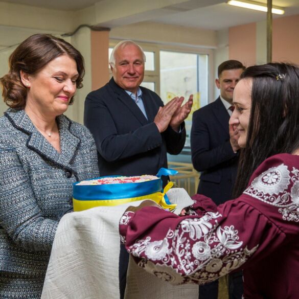 D. Nausėdienė aplankė moksleivius Tauragėje: bendri užsiėmimai padeda kurti ryšį tarp lietuvių ir ukrainiečių vaikų