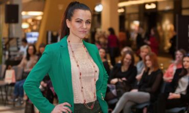 Dainininkė Aistė Pilvelytė nesibodi dukrytei pirkti padėvėtų daiktų