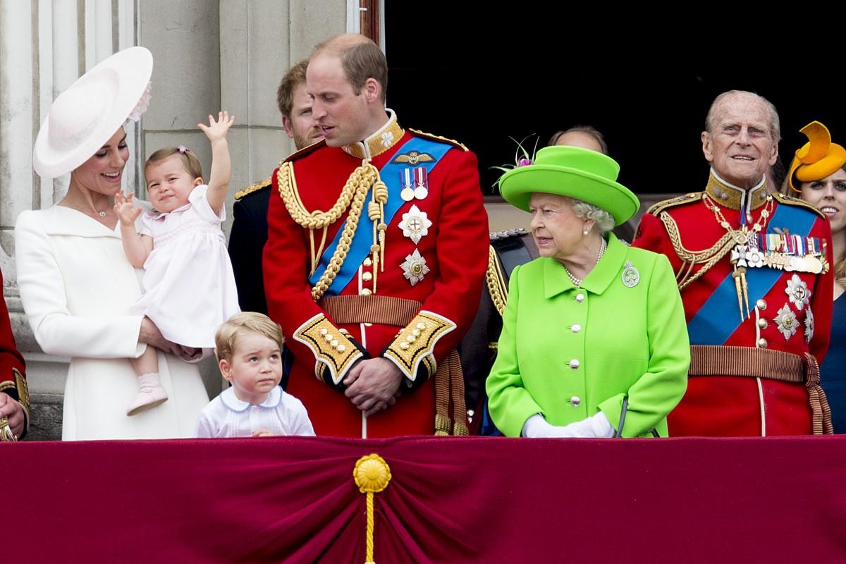 Dėmesio centre vėl atsidūrė mažieji princas ir princesė