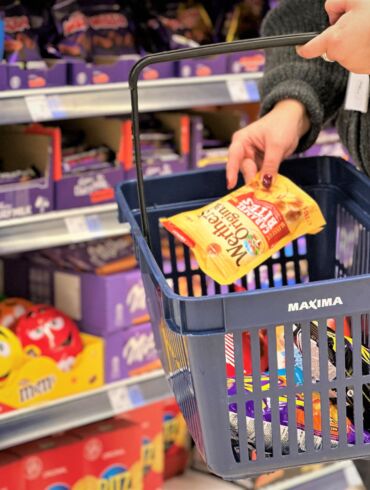 Dėmesio! Prekybos tinklai skelbia darbo laikus per Velykas