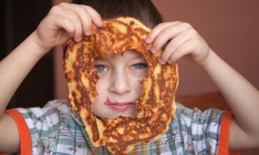 Dietologė - apie blynus vaikų mityboje: nuo kada jų galima duoti?