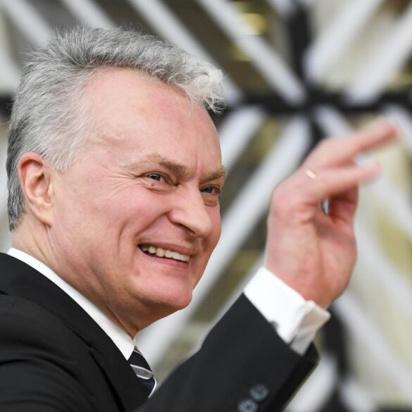 G. Nausėda apie mokymąsi karantino sąlygomis: mokiniams ir mokytojams galima rašyti aukščiausią pažymį