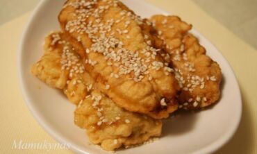 GARDUMĖLIS: bananai tešloje