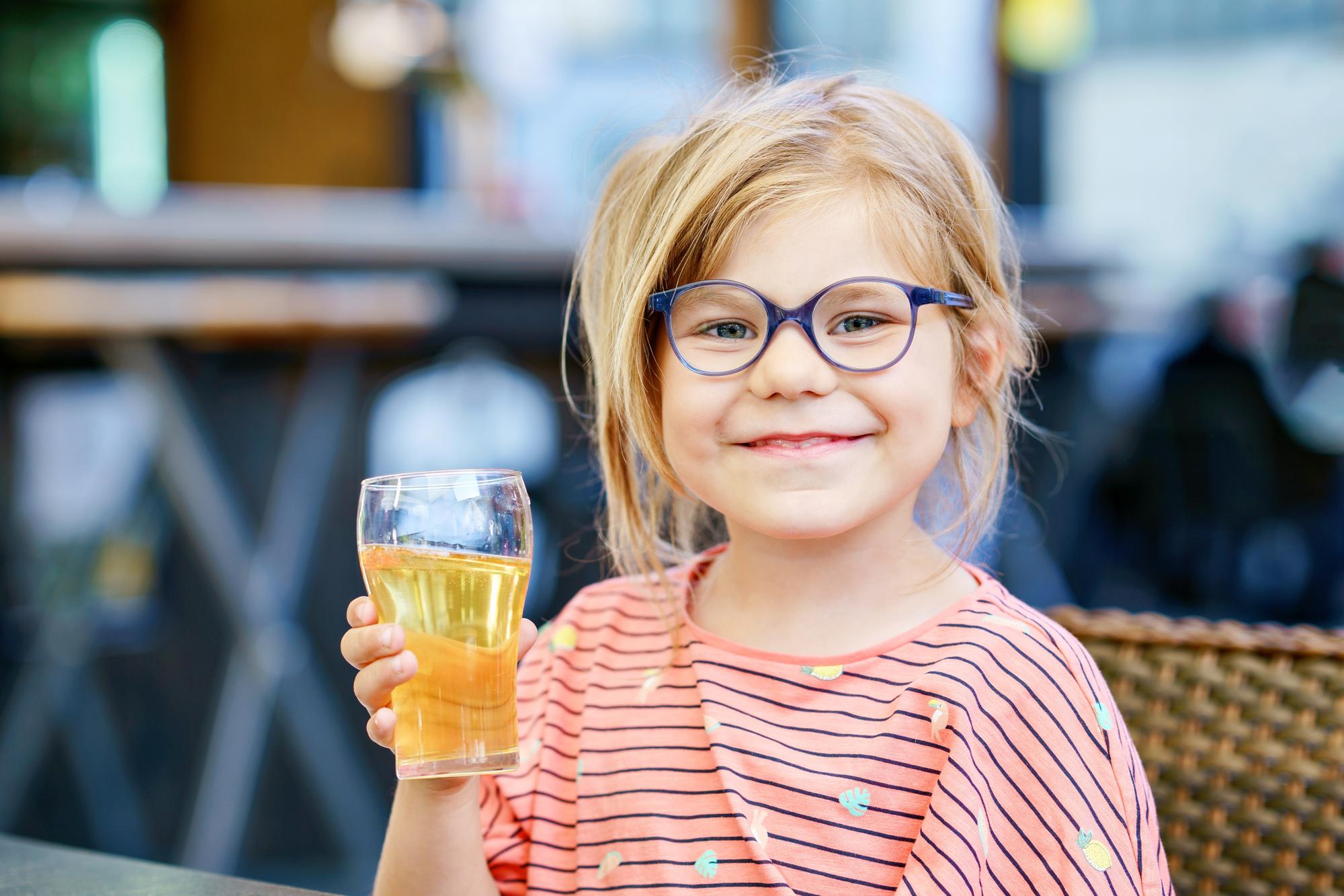 Gėrimai vaikams – kuo sveikai pavaišinti mažuosius šeimos narius?