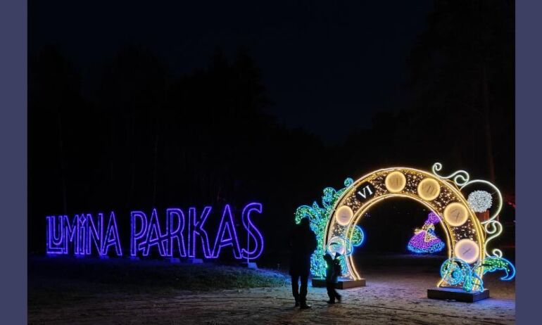 Į VU Botanikos sodą sugrįžta „Lumina“ parkas – lankytojus pasitiks „Alisa stebuklų sode“