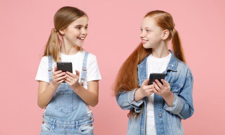 Internetinės paauglių draugystės – kas iš tiesų už to slepiasi? 