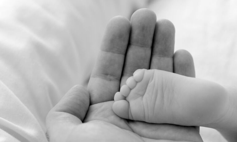 ĮSPŪDINGA: įamžino vaiką su neatskirta virkštele ir placenta