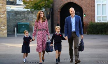 Išskirtinė diena princesei Charlotte: pirmą kartą vedama į mokyklą nesuvaldė jaudulio
