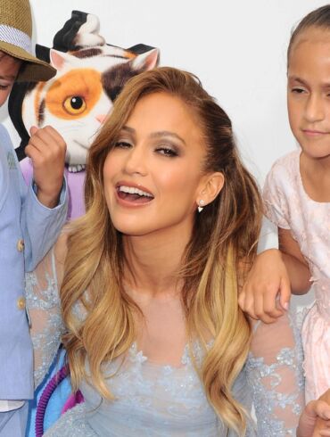 Jennifer Lopez dvynukai ožiavosi ant raudonojo kilimo (FOTO)