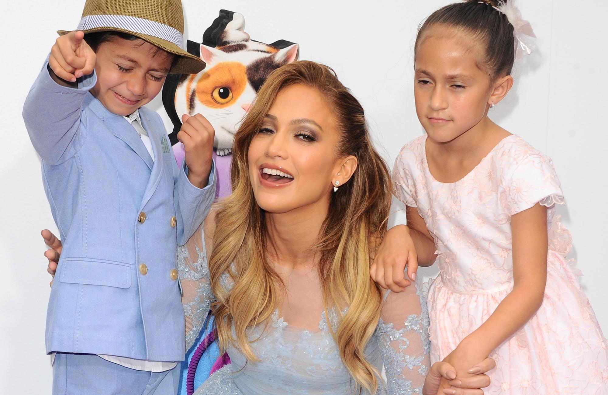 Jennifer Lopez dvynukai ožiavosi ant raudonojo kilimo (FOTO)