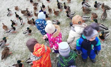Ką veikti su vaikais lauke šaltuoju metų laiku: pataria pedagogės