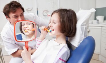 Kada nereikia mokėti už vaikų dantų gydymą?