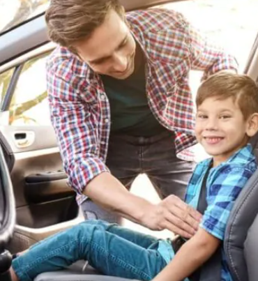 Kada vaikas gali sėdėti automobilio priekyje?