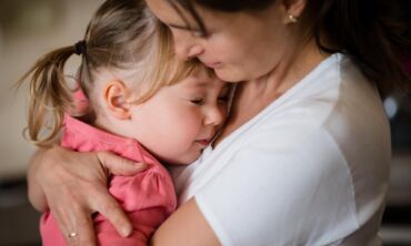 Kaip kurti artimą ryšį su vaiku? Nei pasakos