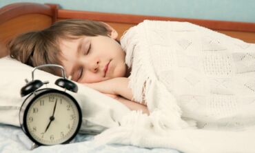 Kaip laikrodžio persukimai veikia vaikus: 5 patarimai iš patirties