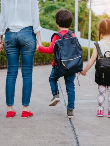 Kas turi teisę palydėti vaikus į mokslo metų pradžios šventę ir neateiti į darbą