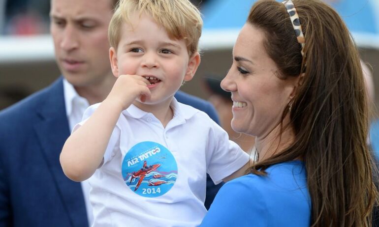 Kate Middleton su vaikais ruošiasi tolimai kelionei