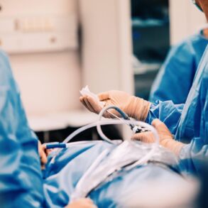 Kauno klinikų medikai jaunai merginai atliko unikalią vaisingumą išsaugančią operaciją