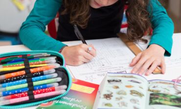 „Kitoks" vaikas mokykloje: patarimai tėvams ir pedagogams