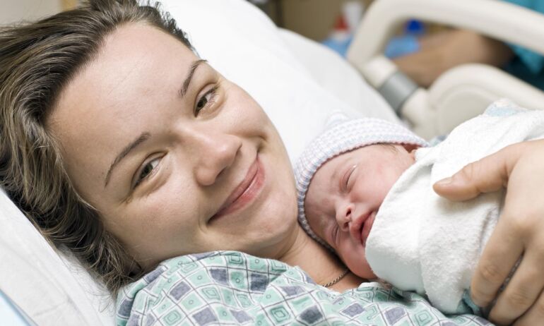 Kodėl skiriasi per operaciją ir natūraliai gimusių vaikų mikrobiota?