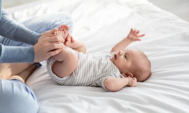 Kūdikio pasaulio pažinimas ir sveikata prasideda nuo judėjimo. Kodėl mažyliams svarbu mankšta?