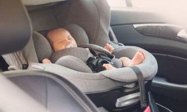 Kuriozas: tėvai pamiršo kūdikį taksi automobilyje