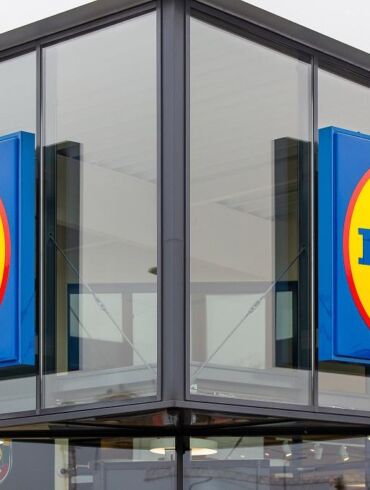 „Lidl" skelbia