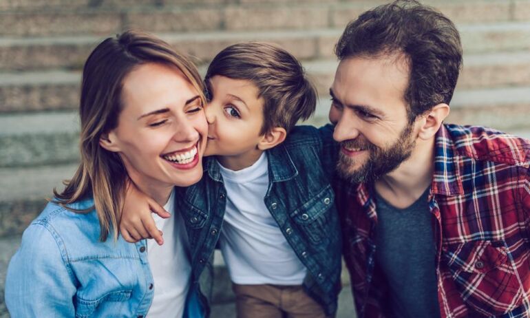 Mamos ir tėčio portretai žiniasklaidoje: mama – atsakinga už vaiką