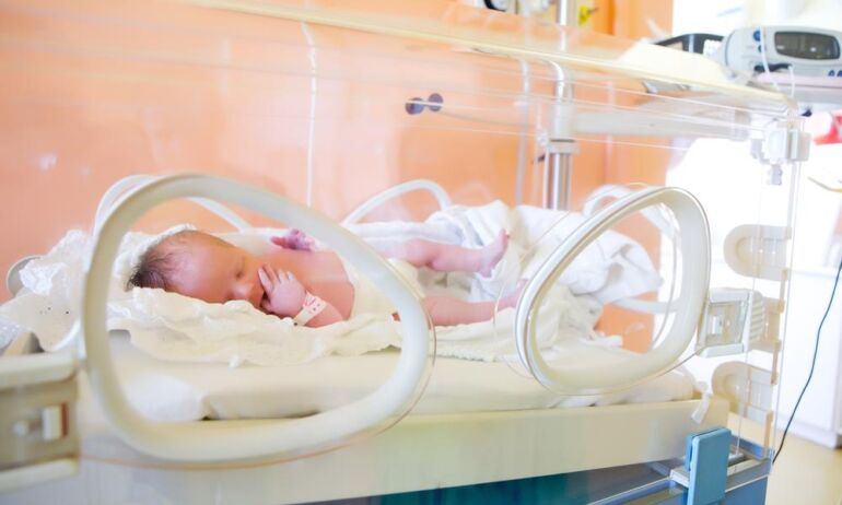 Mažiausias gimęs ir išgyvenęs kūdikis pasaulyje išrašytas į namus