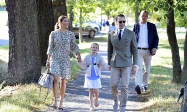 Mažoji Švedijos princesė pradėjo lankyti mokyklą