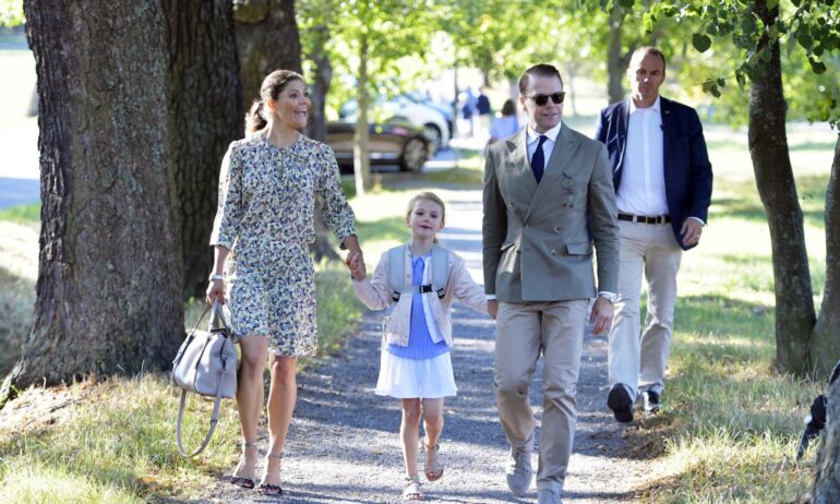 Mažoji Švedijos princesė pradėjo lankyti mokyklą