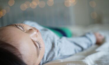Miego rutina: kaip paskatinti mažuosius gultis miegoti laiku