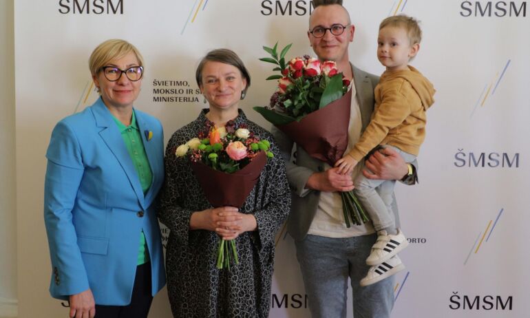 Ministrė J. Šiugždinienė įteikė Vaikų literatūros premiją