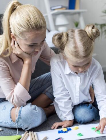 Mokytojo namų darbai tėvams: kaip prisidėti prie vaikų nuotolinio mokslo