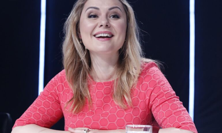 Motinos pieno bankui savo pieno aukojo ir Beata Nicholson