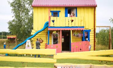 Motinystės įkvėpta Laura sukūrė svajonių namą vaikams