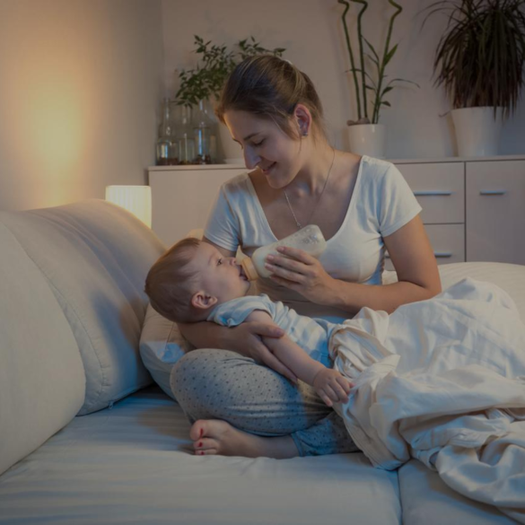 Naktiniai maitinimai: kada vaikams jų nebereikia?