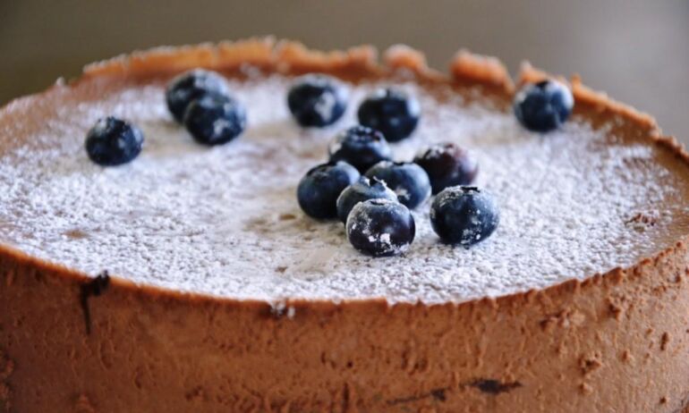 Nekeptas šokoladinis tortas: tobulas skonis ir mažai darbo