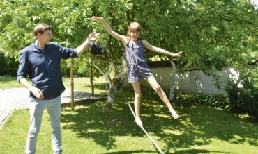 Netradicinis keturių vaikų tėčio hobis – balansavimas ant juostos