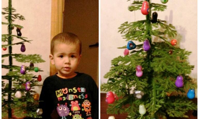 ORIGINALU: šeima iš Kauno eglę papuošė taip