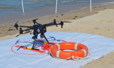 Pajūrio gelbėtojai pristatė naujovę – skęstančiuosius gelbėti padedantį droną