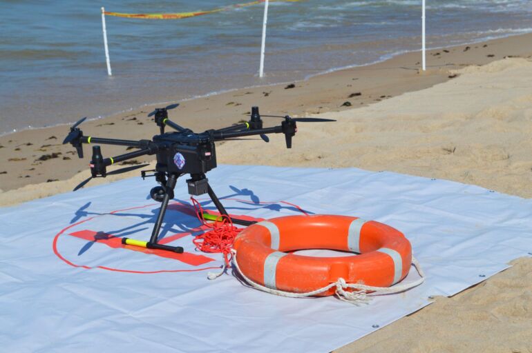 Pajūrio gelbėtojai pristatė naujovę – skęstančiuosius gelbėti padedantį droną