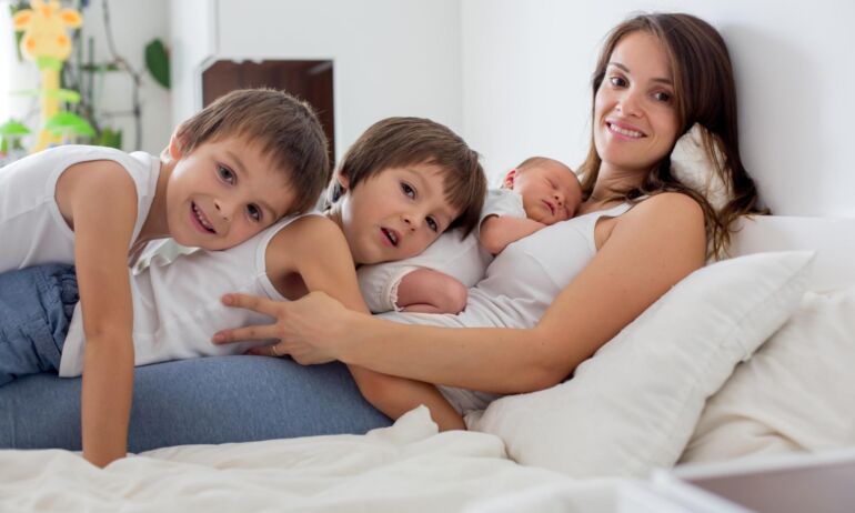 Parodė nepagražintą kūną po gimdymo ir savo poelgiu drąsina kitas mamas