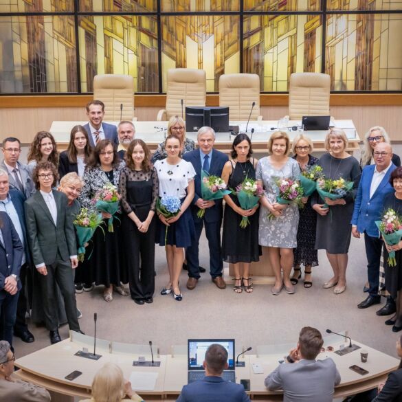 Pažangiausiems Kauno dvyliktokams įteiktos simbolinės Kauno miesto dovanos