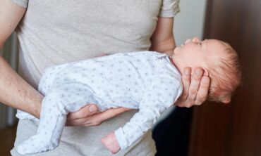 Perspėjame – nekartokite to namuose patys: jauno tėčio iššūkis (VIDEO)