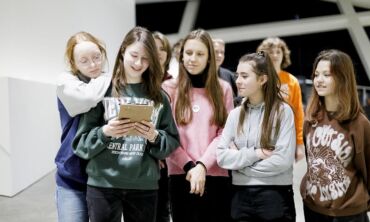 Prabilti lietuviškai Visagino mokiniams padėjo modernus menas
