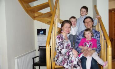 Prakalbinti šilką išmokusi trijų vaikų mama: ateidamas į šeimą kiekvienas vaikas man atnešė po dovaną
