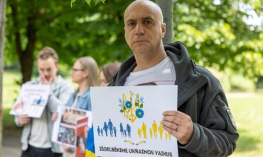 Priešais Rusijos ambasadą Vilniuje surengtas mitingas: pasmerkė „karo pedofiliją“